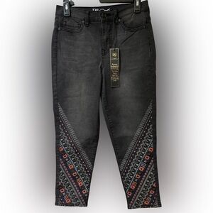 DG 2( Diane Gilmore)Collection Black Embroidered Crop Jeans size 8 NWT